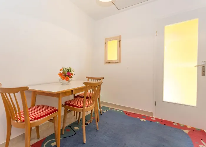 - 12749 Apartament *